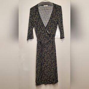 154. Smart Set Floral Wrap Dress with 3/4 Sleeves - Size Medium